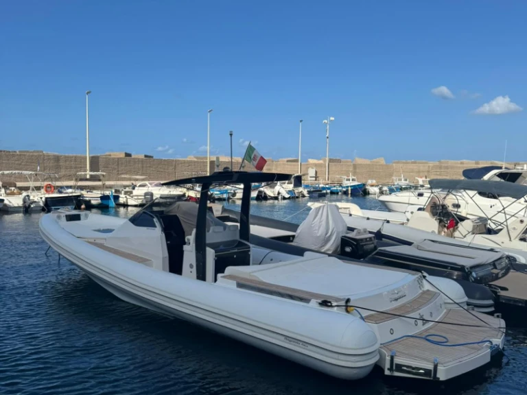 Alquiler de barcos Poltu Quatu barato de MX 11 Coupé