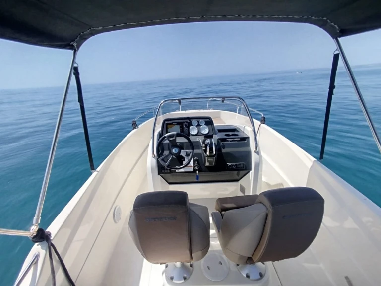 Alquiler España - Quicksilver Activ 505 Open en SamBoat