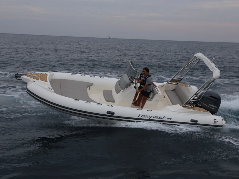 Alquiler de embarcaciones Capelli Tempest 700 Open enLe Lavandou en Samboat