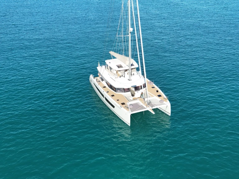 Alquiler de Catamarán, con o sin patrón Fountaine Pajot Nápoles