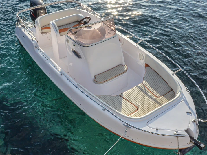 Alquiler de embarcaciones Marino Aphordite 650 enHvar en Samboat
