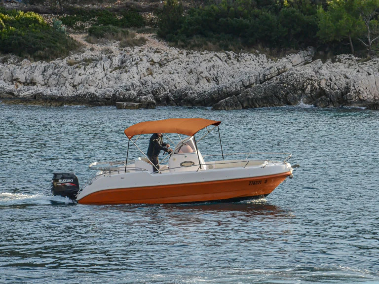 Alquiler de embarcaciones Marino Aphordite 650 enHvar en Samboat