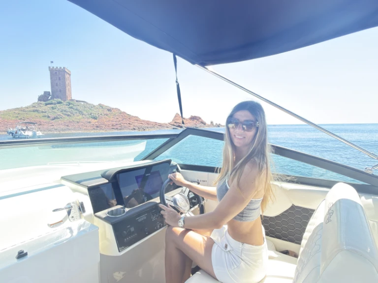 Sea Ray  250 sdx de alquiler a Port Fréjus