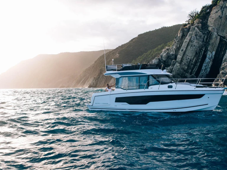 Jeanneau Merry Fisher 1095 Fly de alquiler a Cannes