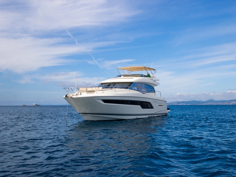 Alquiler de Yate de lujo, con o sin patrón Prestige Yachts Saint-Raphaël