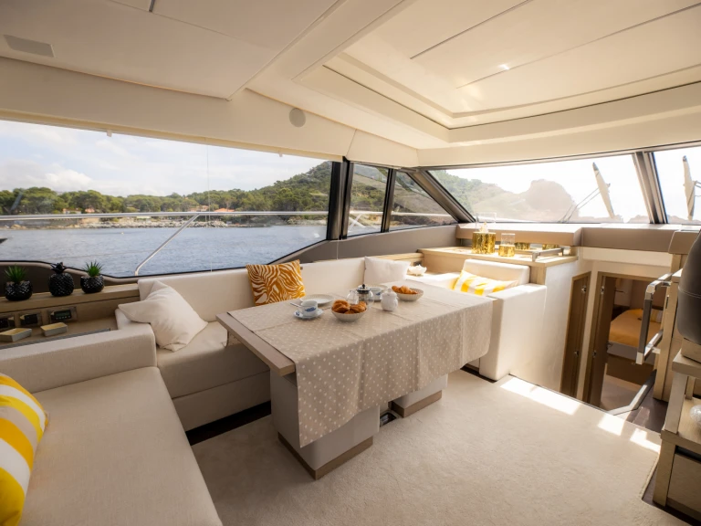 Yate de lujo para alquilar Saint-Raphaël al mejor precio
