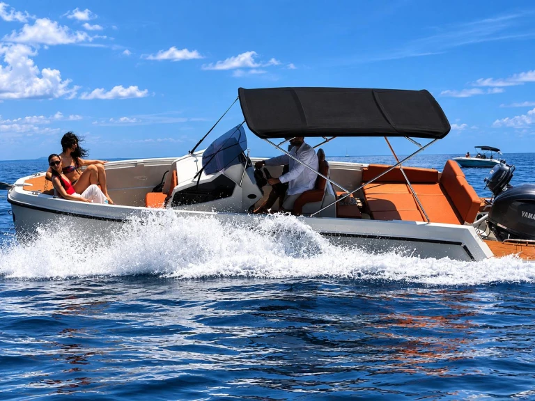 Alquiler de embarcaciones Protagon Space 25 enZante en Samboat