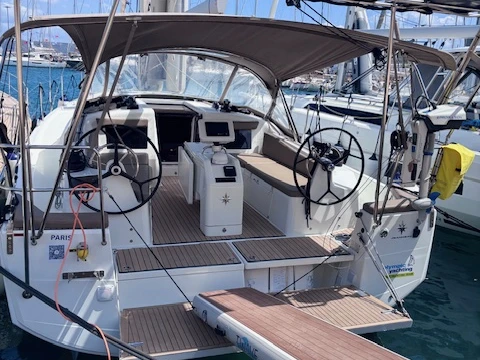 Velero para alquilar Lávrio al mejor precio