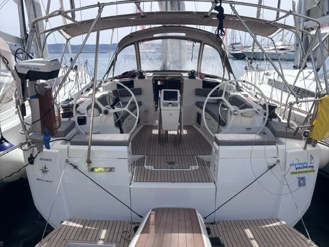 Alquiler de embarcaciones Jeanneau Sun Odyssey 449 enLávrio en Samboat