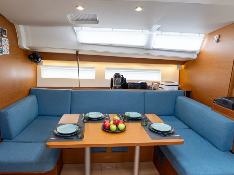 Alquiler de embarcaciones Jeanneau Sun Odyssey 490 enMalé en Samboat