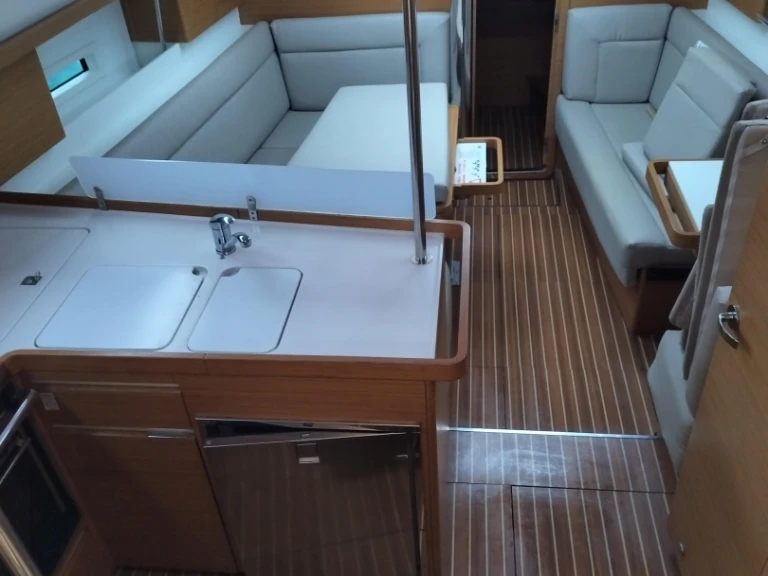 Alquiler Izola - Elan Impression 40 en SamBoat