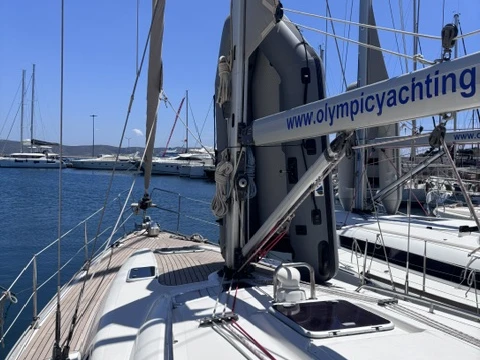Velero para alquilar Lávrio al mejor precio