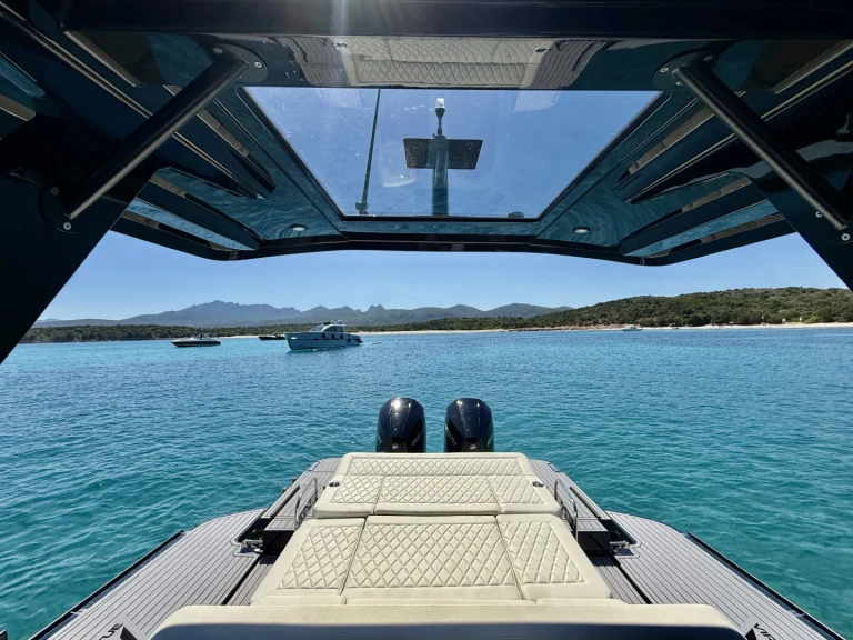  Virtue V10 Top de alquiler a Olbia