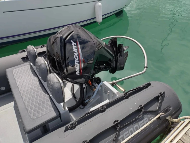 Alquiler de  3D TENDER - PATROL 6 en Saint-Quay-Portrieux