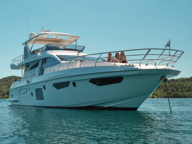 Alquiler de embarcaciones Azimut Azimut 72 enTrogir en Samboat