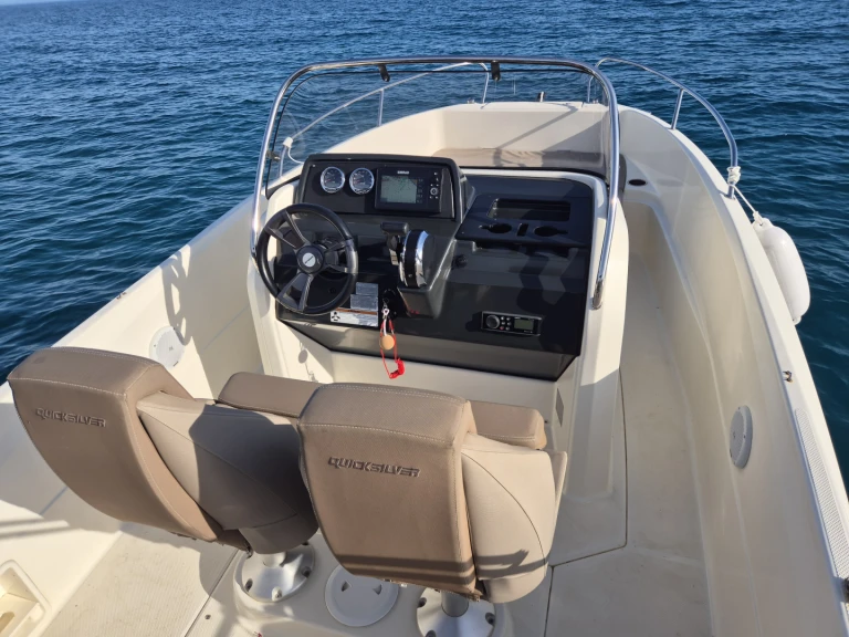 Quicksilver Activ 605 Open de alquiler a Split