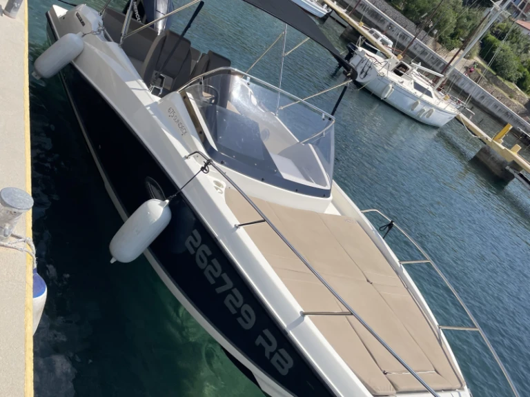 Alquiler de Quicksilver Activ 675 Sundeck en Rab