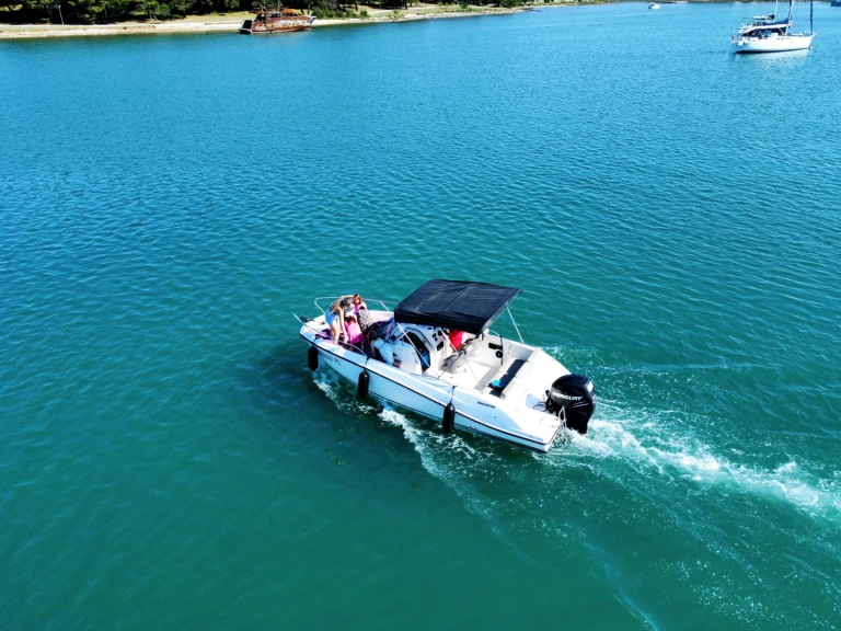 Alquiler de embarcaciones Quicksilver Activ 675 Sundeck enMedulin en Samboat