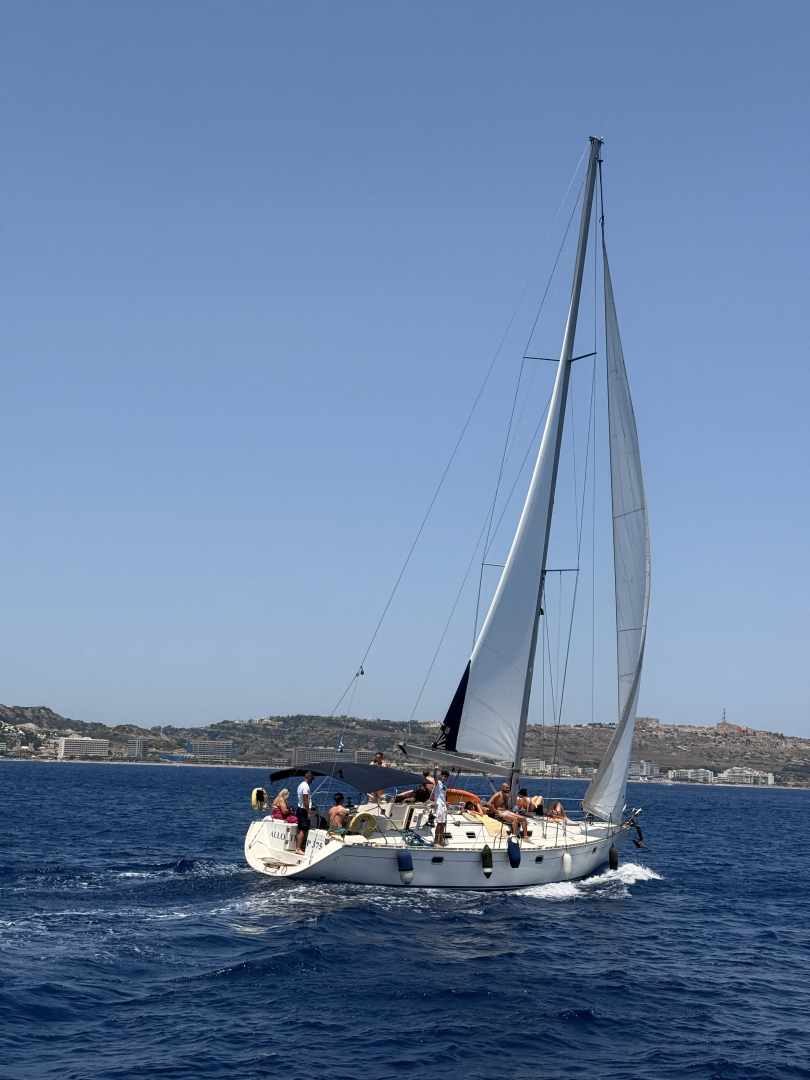 Alquiler Velero Jeanneau con o sin  título de navegación