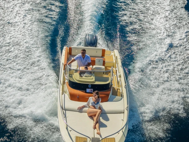 Alquiler de barcos Mandelieu-la-Napoule barato de Invictus 240 CX