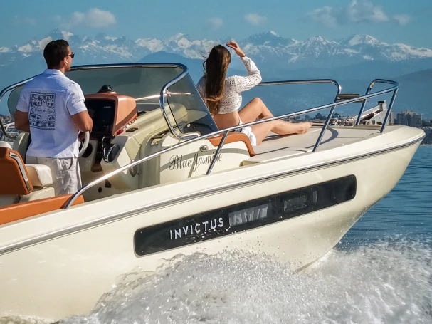 Alquiler de embarcaciones Invictus  Invictus 240 CX enMandelieu-la-Napoule en Samboat