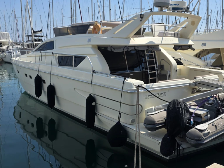 Alquiler Yate de lujo Ferretti con o sin  título de navegación