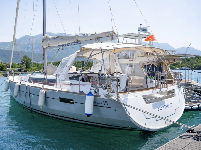 Velero para alquilar Mrčevac al mejor precio