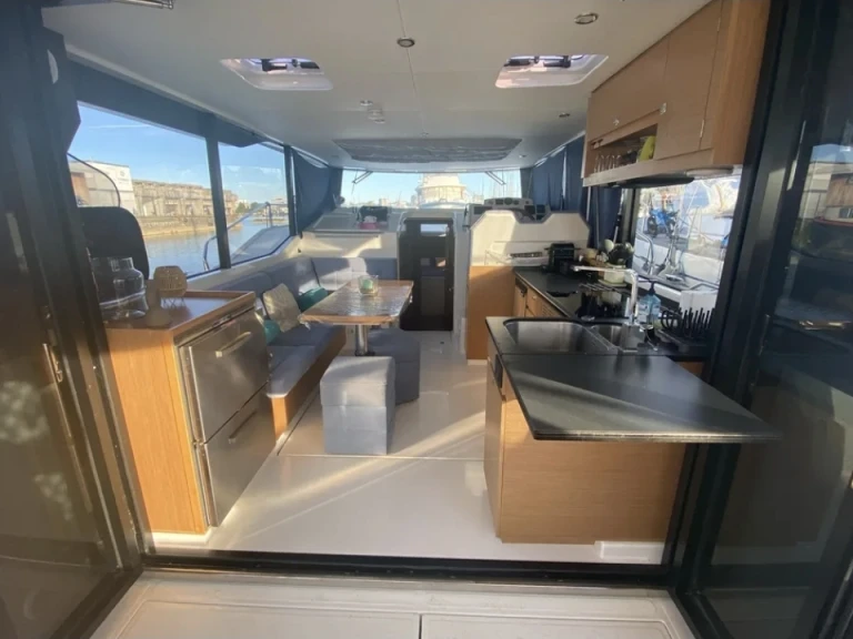 Alquiler de Delphia Delphia 1200 Bluescape en Port-Saint-Louis-du-Rhône