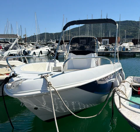 Alquiler de Trimarchi Trimarchi 57 S day en La Spezia