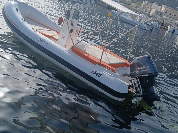 Alquiler de Bwa Bwa 4.80 en Isola delle Femmine