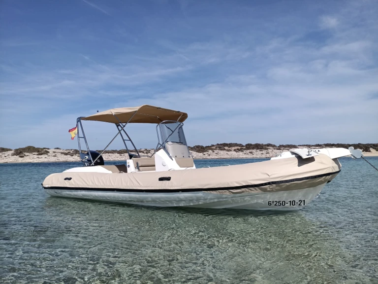 Alquiler de Neumática, con o sin patrón Capelli Marina Formentera