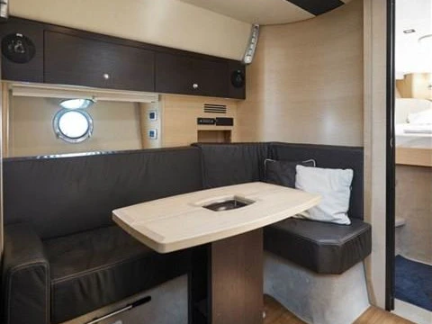 Alquiler de embarcaciones Cranchi Cranchi Mediterranee 43 HT enVlychada en Samboat