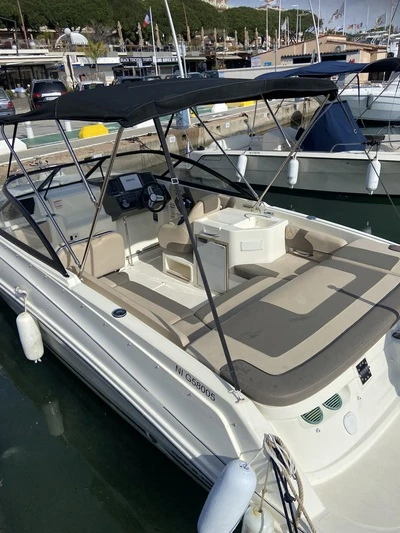 Alquiler de Bayliner VR6 en Marsella