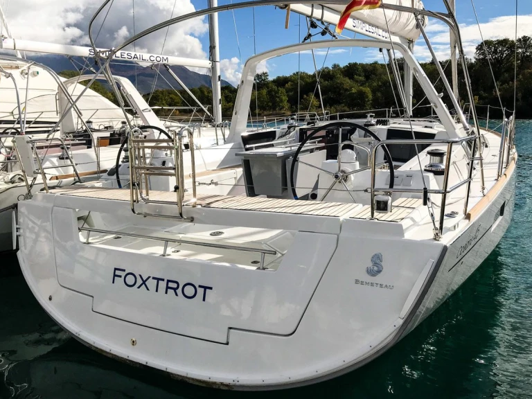 Velero para alquilar Mrčevac al mejor precio