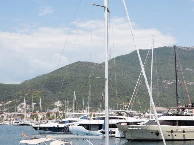 Alquiler de barcos Tivat barato de Sun Odyssey 40.3