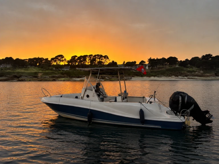 Alquiler de embarcaciones Quicksilver Quicksilver 800 Commander enLorient en Samboat