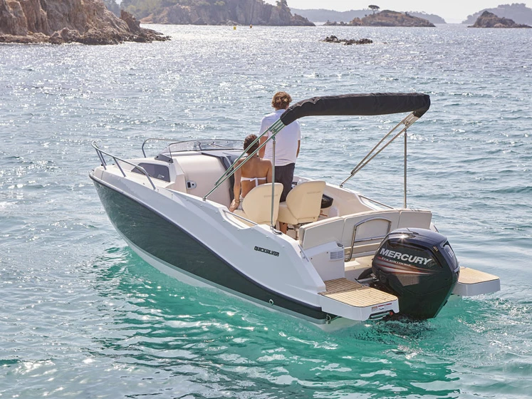 Alquiler de Quicksilver Activ 555 Cabin en Vieux Port de Cannes