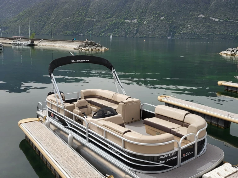 Alquiler de embarcaciones Tracker Marine LLC Sun Tracker Party Barge 22 enAix-les-Bains en Samboat