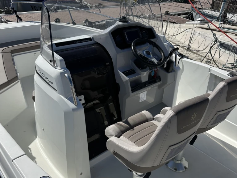 Alquiler de embarcaciones Jeanneau CAP CAMARAT 6,5 CC Style enLe Havre en Samboat