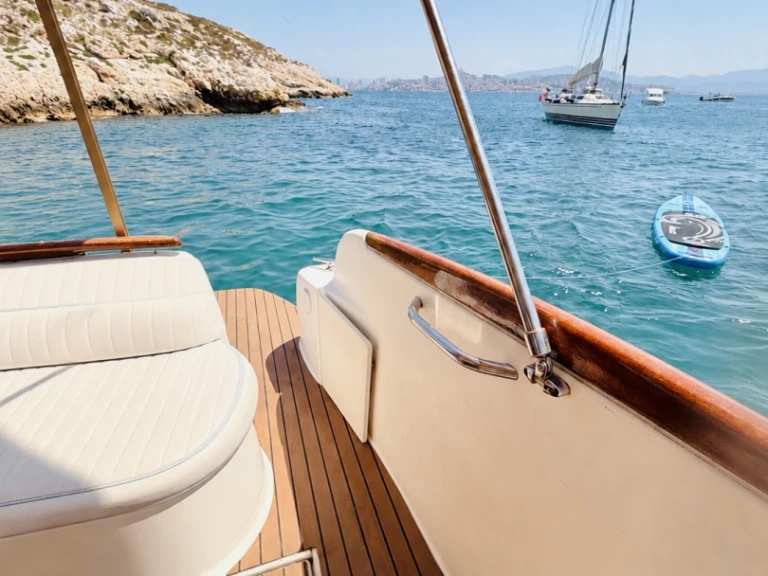 Jeanneau Leader 805 de alquiler a Marsella