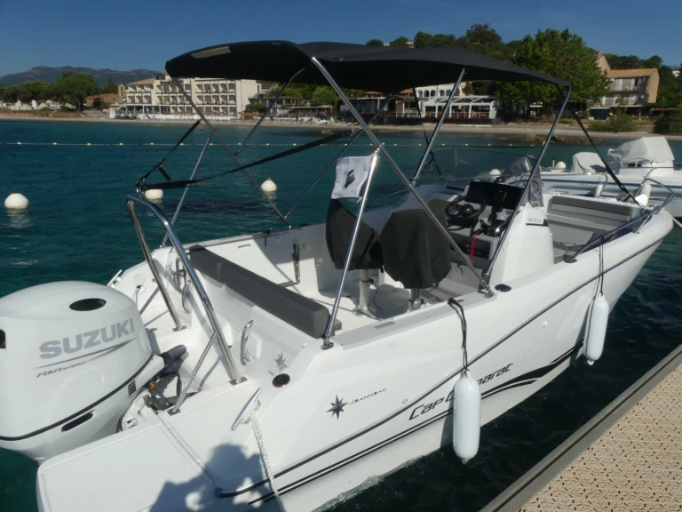 Alquiler de Jeanneau Cap Camarat 6.5 CC Serie 3 en Porto-Vecchio