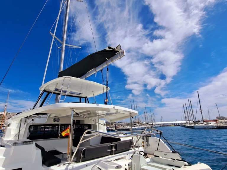 Alquiler de embarcaciones Lagoon Lagoon 46 enSant Antoni de Portmany en Samboat