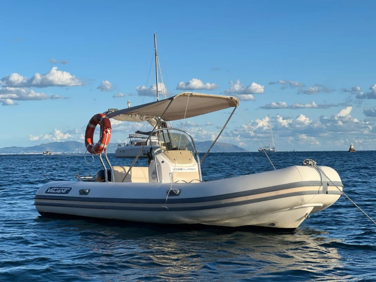 Alquiler de Valiant Valiant 550 Classic en Torre Annunziata