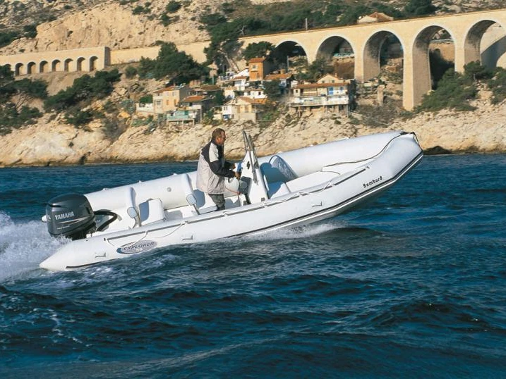 Alquiler de embarcaciones Bombard Explorer 640 enConcarneau en Samboat