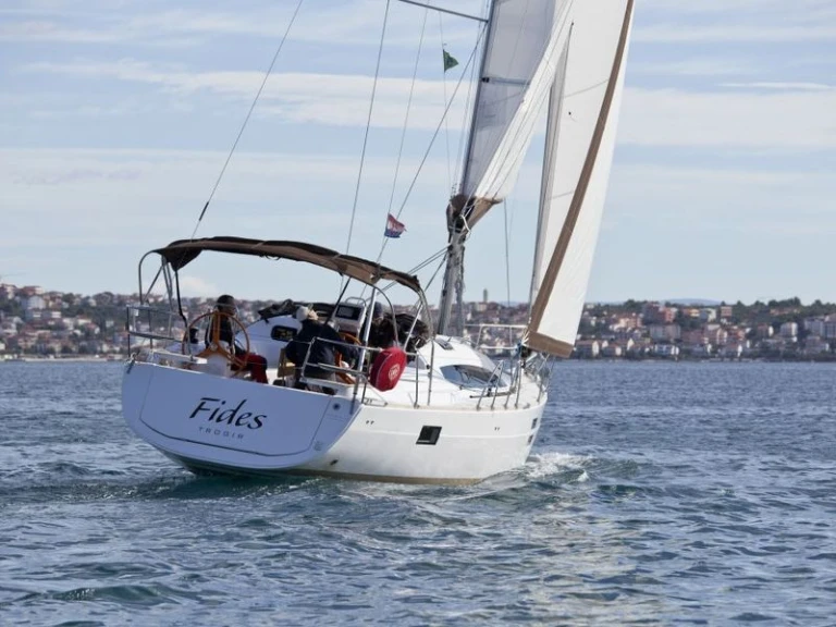 Alquiler Pula - Elan Impression 40 en SamBoat