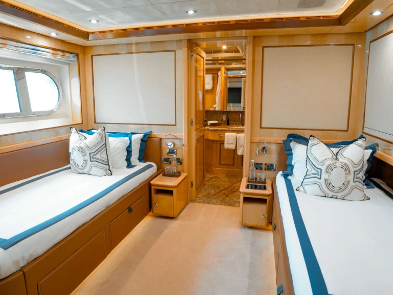  Luxury Motor Yacht B de alquiler a Dubai Marina