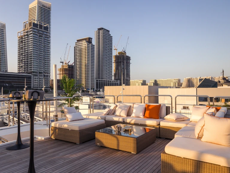 Alquiler de  Luxury Motor Yacht B en Dubai Marina