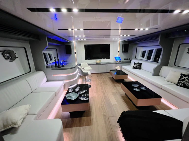 Alquiler de  Luxury Motor Yacht X32 en Dubai Marina