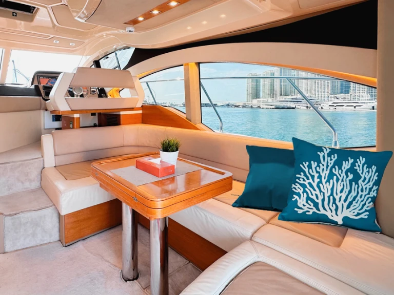 Alquiler de barcos Dubai Marina barato de Azimut 50 X33