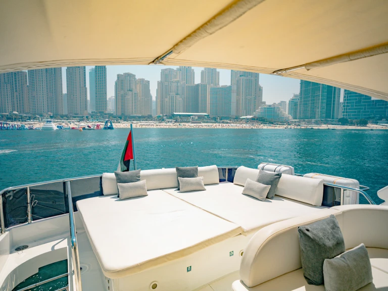  Luxury Motor Yacht X12 de alquiler a Dubai Marina